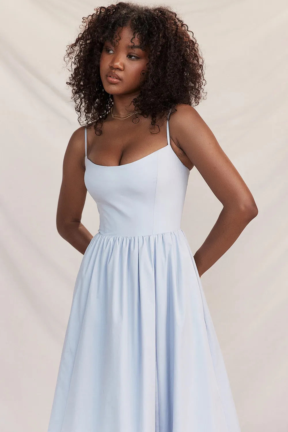 Vestido Feminino Liso Midi Modelo Clearence