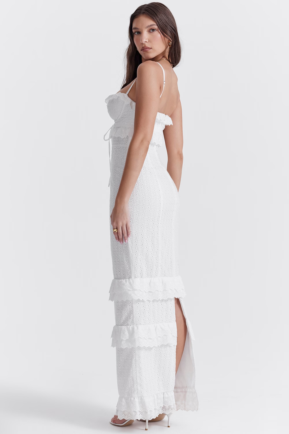 Vestido longo branco com bordado inglês