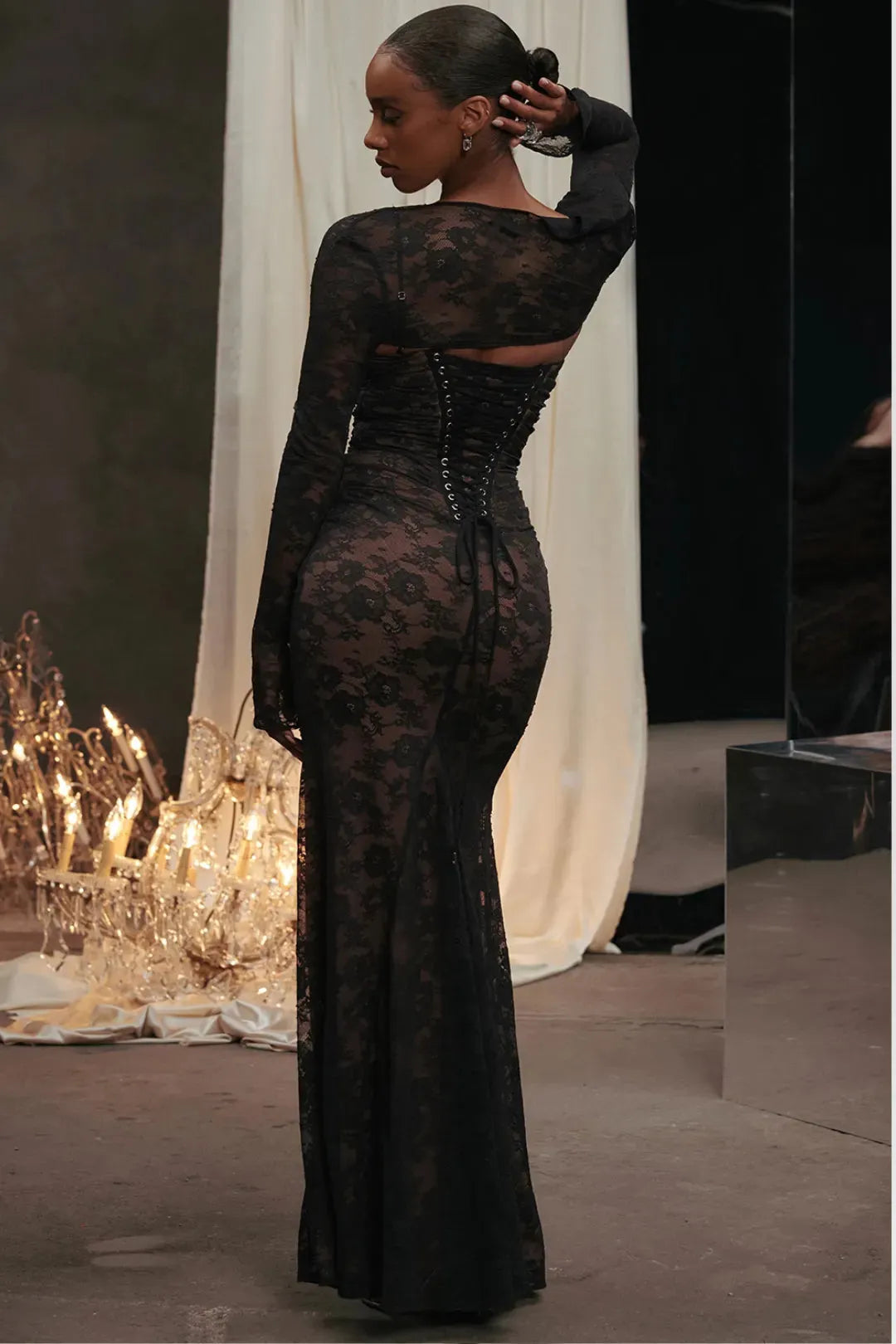 Vestido Longo de Renda Preto Modelador