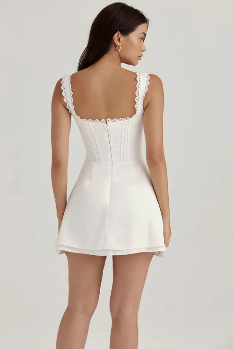 Vestido Curto com Renda - Modelo Ary