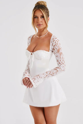Vestido Curto com Manga de Renda – Modelo Amélie