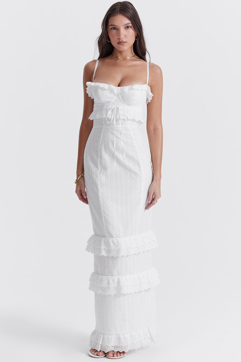 Vestido longo branco com bordado inglês