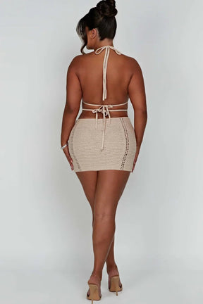 Vestido Curto com Recortes – Modelo Giovanna