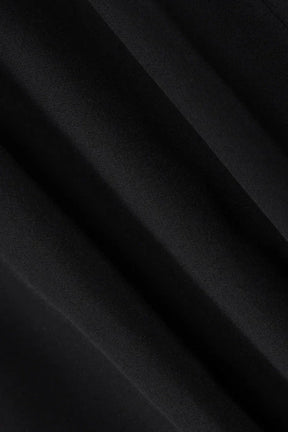 Vestido Estruturado com Decote Profundo – Modelo Olivia