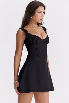 Vestido Curto com Renda - Modelo Ary