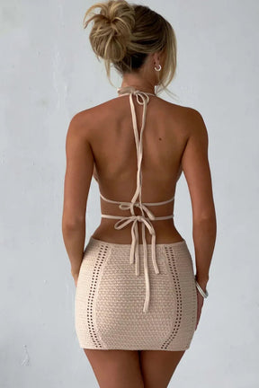 Vestido Curto com Recortes – Modelo Giovanna