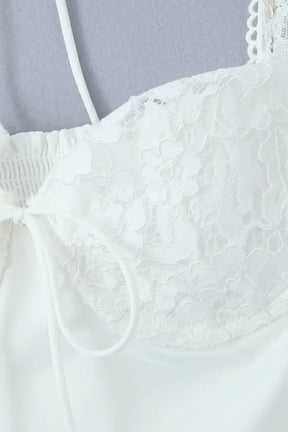 Vestido Curto com Manga de Renda – Modelo Amélie