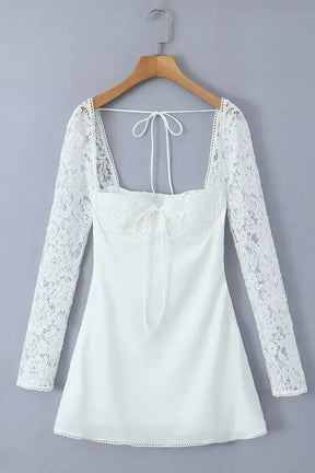 Vestido Curto com Manga de Renda – Modelo Amélie