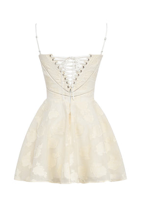 Vestido Creme curto floral modelo Bella