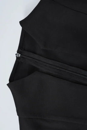 Vestido Estruturado com Decote Profundo – Modelo Olivia